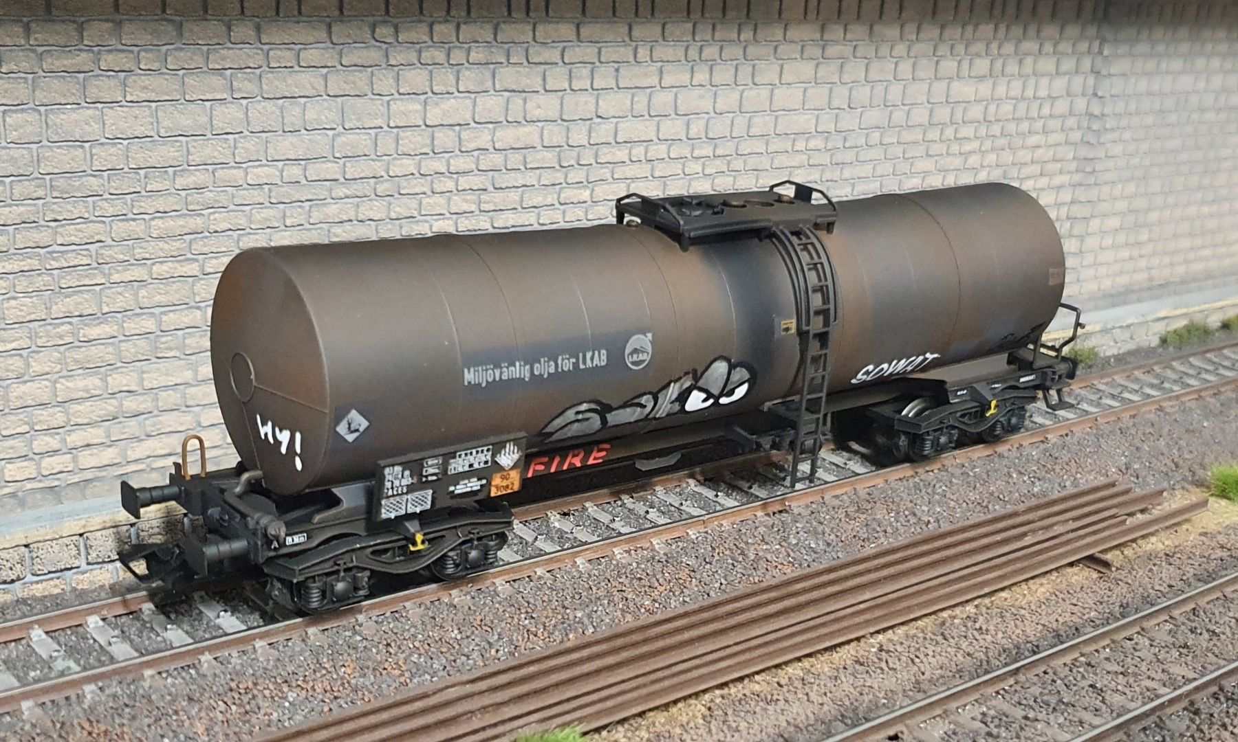 Märklin Modellini di ferrovie: SET WAGONS CITERNE, MARKLIN 47567, PATINE + GRAFFITIS – Nuovo (secondo la descrizione) da Loveresse venduto da FIFILOULOU 8