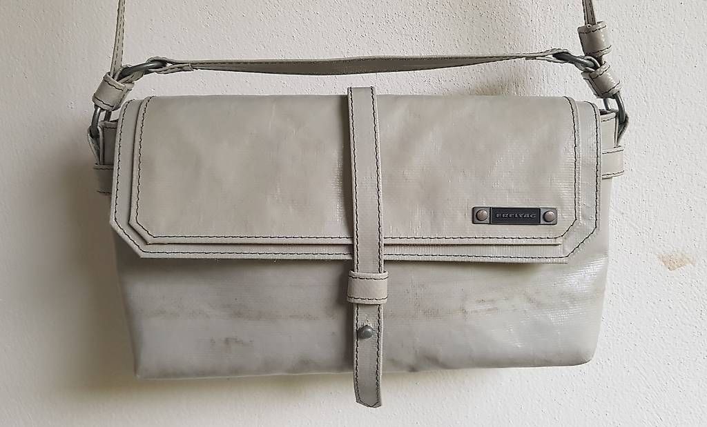 Freitag Sacs femmes: Freitag Tasche R119 Ottendorfer, Hellgrau – D'occasion à Bern par Lepidoptera11