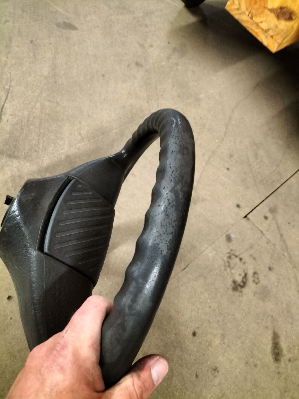 VW Tutti pezzi di ricambio auto: VW Golf 2 Lenkrad – Usato da Montlingen venduto da Cram88 1