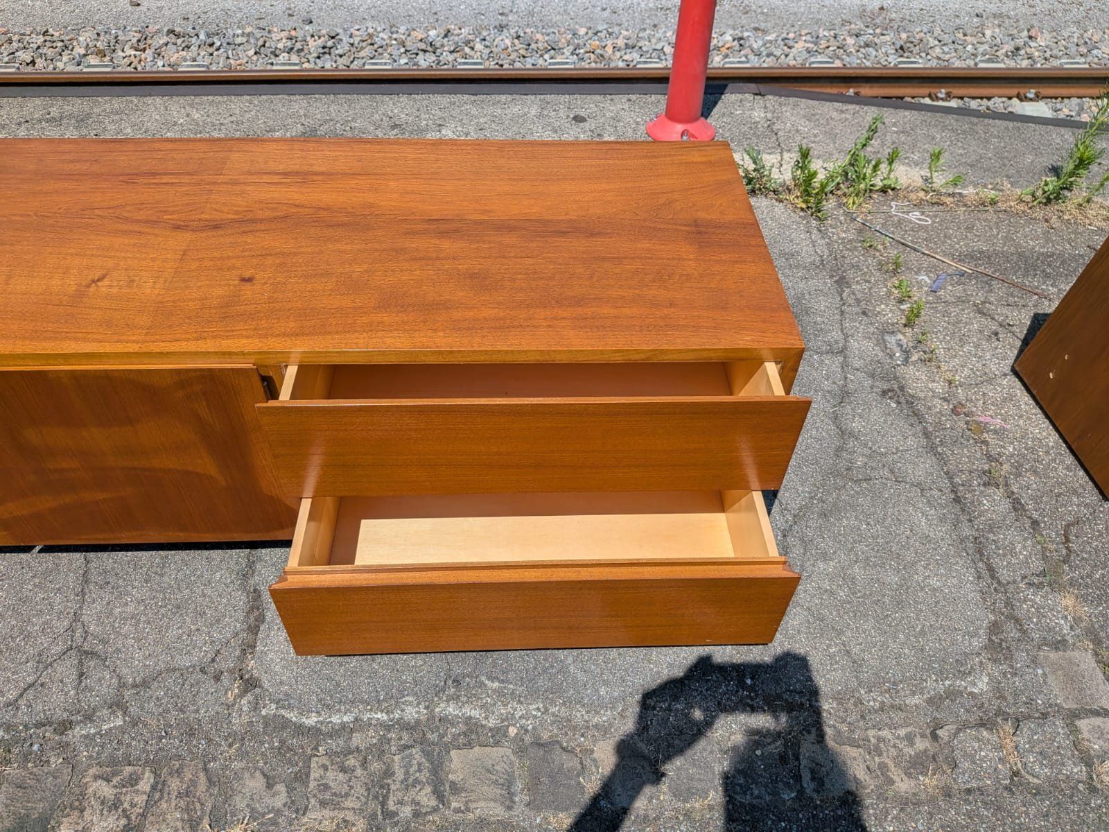 Cassettiere: Mid-Century Sideboard - 2 Türen, 2 Schubladen - Ref. 06/40 – Usato da Au ZH venduto da BrockiAu 3