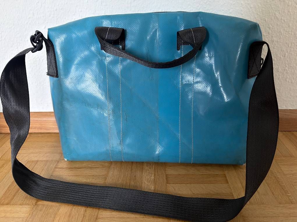 Borse: Freitag Tasche Hellblau MESSENGER BAG / LAPTOP BAG – Usato da Basel venduto da Sir.Leica 1