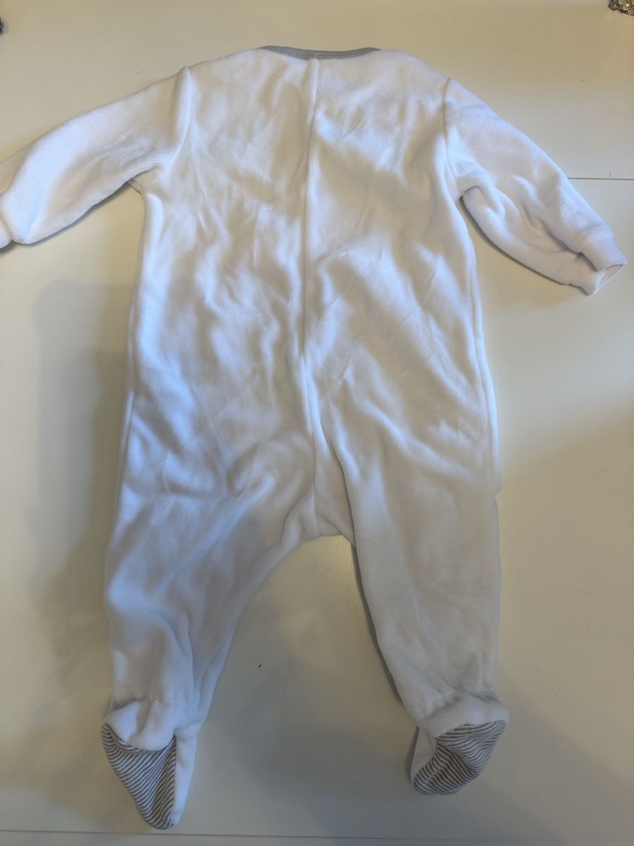 Givenchy Pyjamas & Ähnliches: Givenchy Baby Strampler weiss mit Bärchen Grösse 6M – Neu (gemäss Beschreibung) aus Luzern von ang_x8gv 2