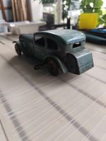 uraltes Blechauto (England)
