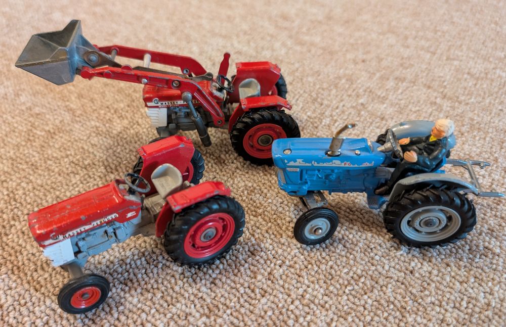 Giocattoli: Drei alte Traktoren - Ford und Massey Ferguson – Usato da Itingen venduto da wali19