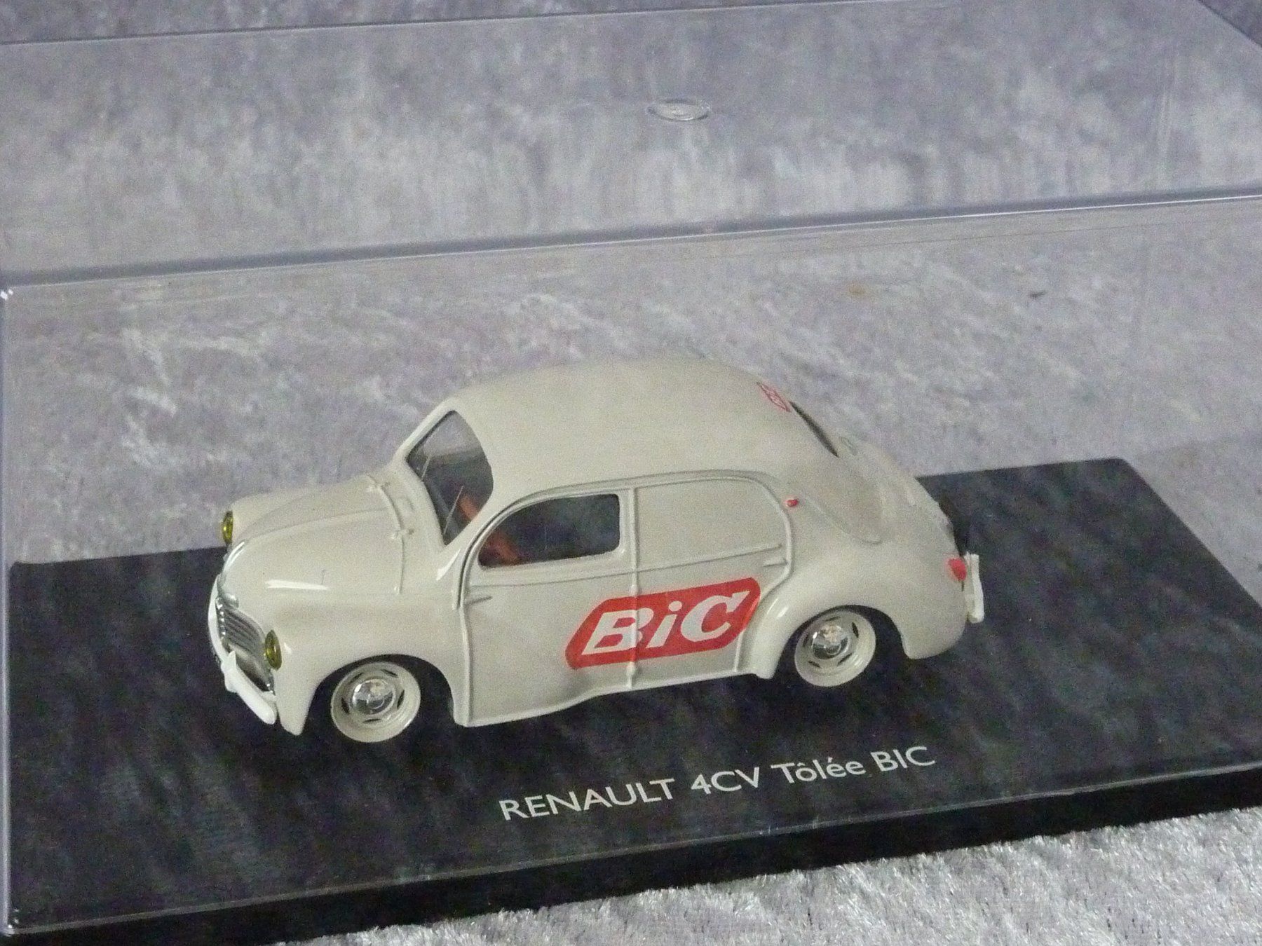 Renault Modellini d'auto: Renault 4CV Tolée Bic  1:43 – Nuovo (secondo la descrizione) da Dürrenäsch venduto da modellautos4you 3