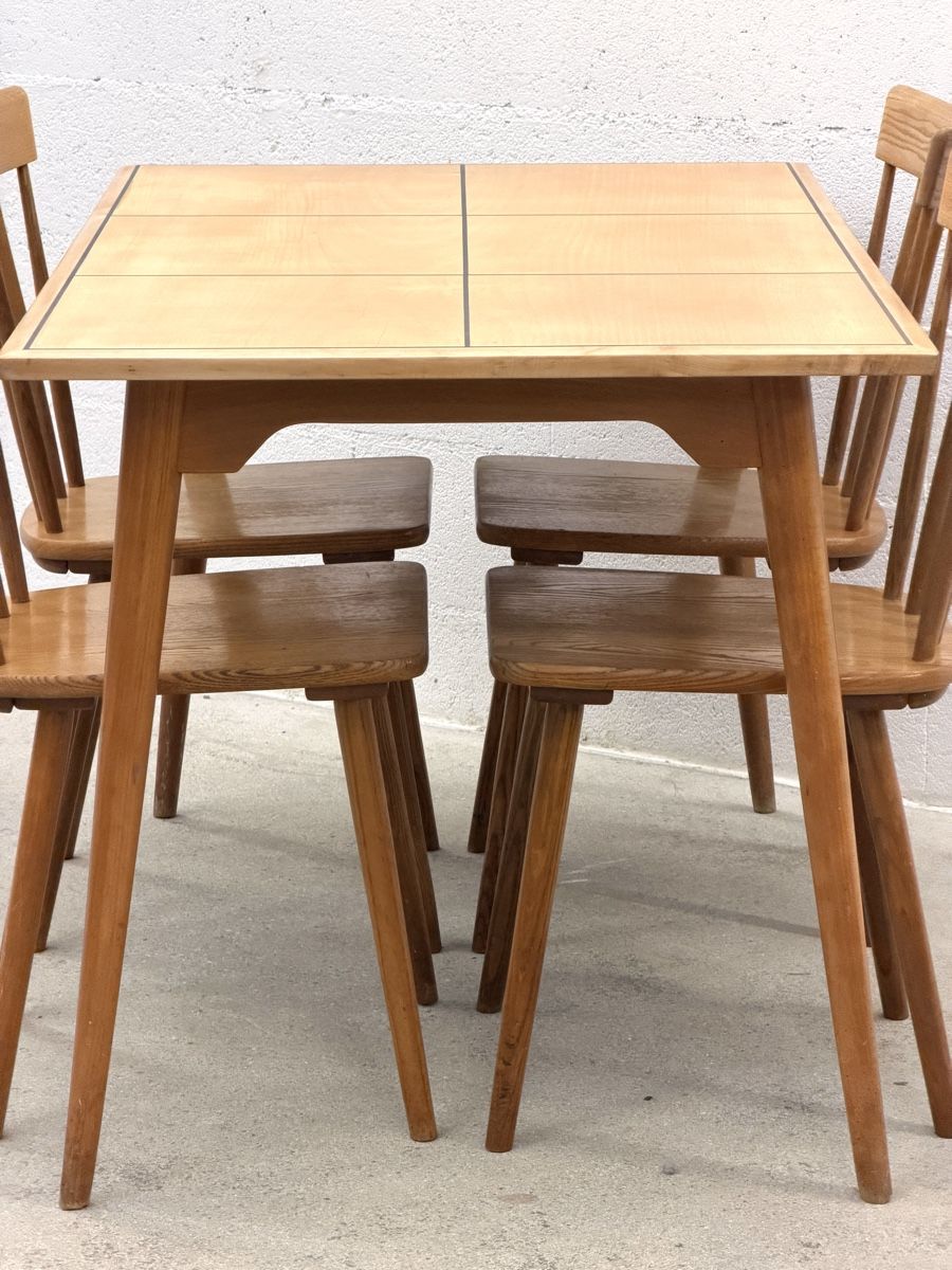 Horgen Glarus Set di tavolo e panche: Table Hans Bellmann / Horgenglarus 1950 + 4 chaises Victoria – Usato da Genève venduto da vintageMC 5