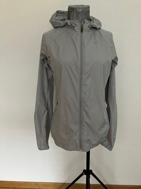 Nike Giacche: Veste Nike coupe vent  grise taille S – Usato da Gampelen venduto da Mari60