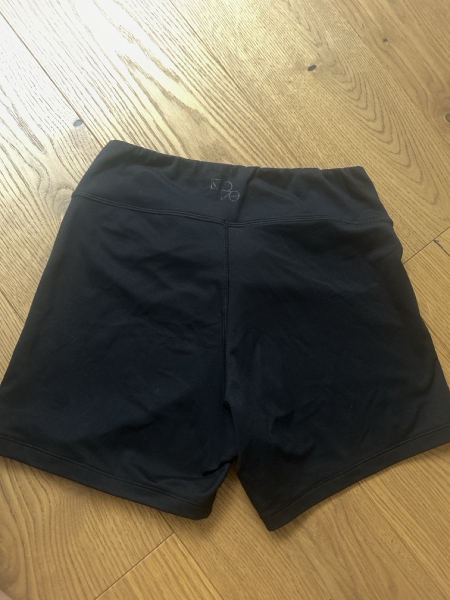 H&M Pantalons: Shorts H&M Move Gr.S – D'occasion à Fraubrunnen par alne777 1