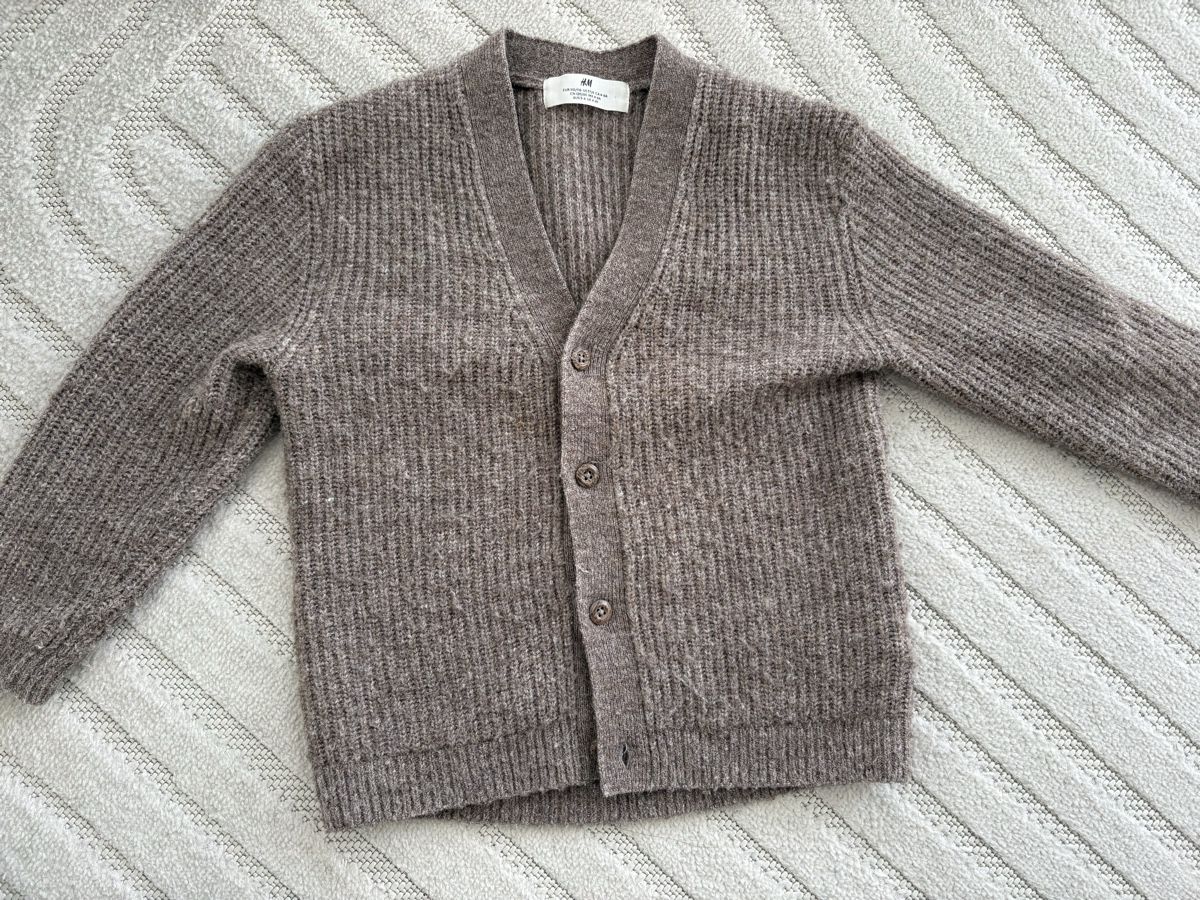 H&M Giacche & Cappotti: Strickjacke H&M 110/116 – Usato da Lachen SZ venduto da Lina1989