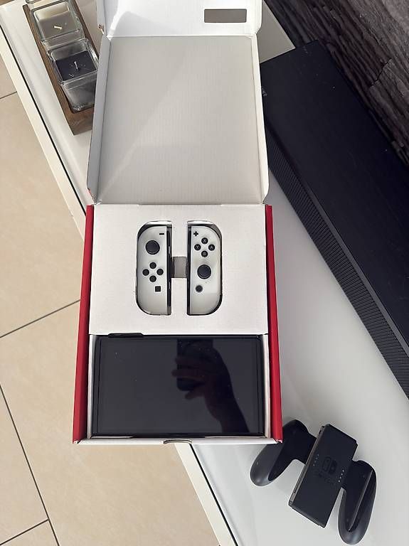 Konsolen: Nintendo Switch Oled  – Neu und originalverpackt aus Beckenried von mar_kc5f 1