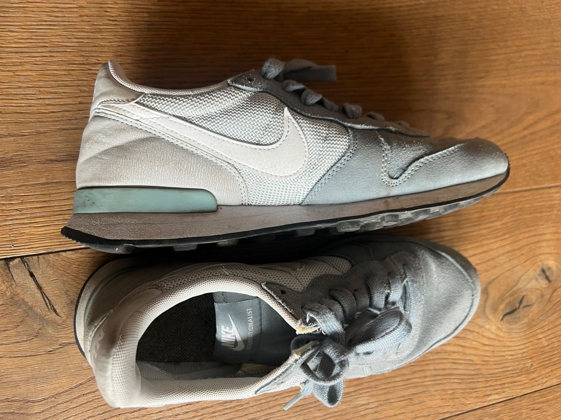Nike Scarpe da donna: Grau Nike Damen Schuhe.. Gr. 39 – Usato da Uerikon venduto da Saffagirl