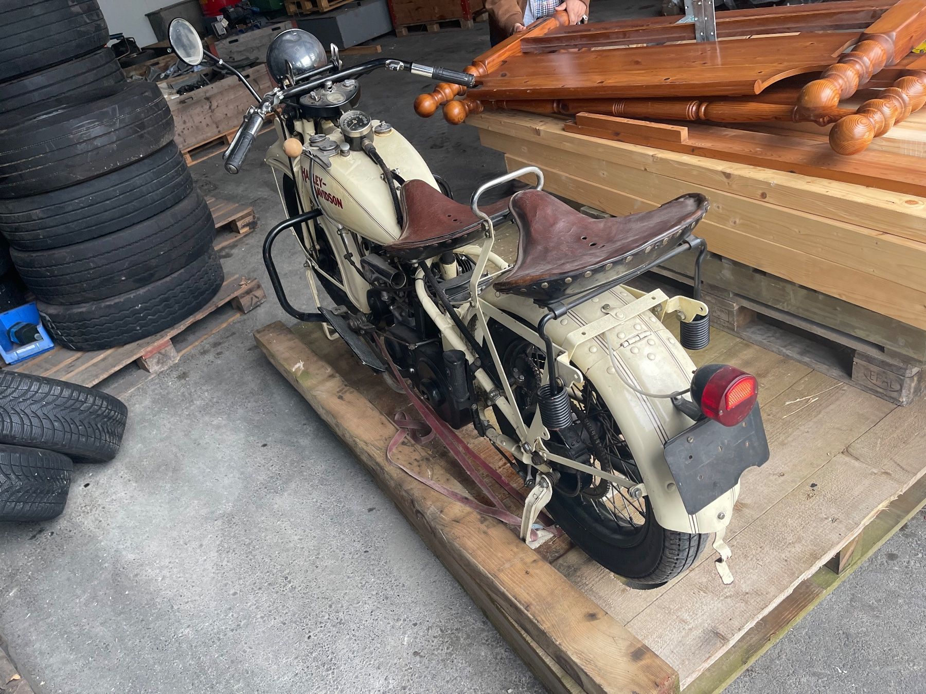 Harley-Davidson Strada: Harley Davidson 1946 in Original Zustand – Usato da Olten venduto da D.Edelmann_GmbH 1