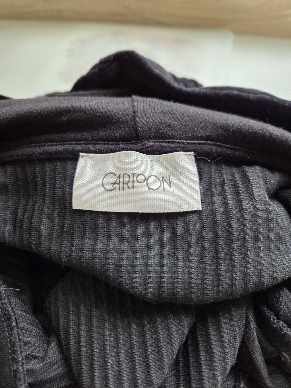 Maglioni & Felpe: Schwarzes Hoodie – Usato da Liebefeld venduto da ana_-_ 2