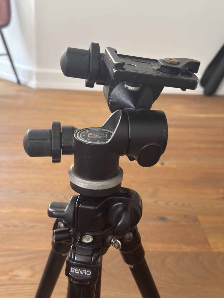 Manfrotto Stative & Köpfe: Manfrotto 410 Getriebeneiger & Benro Stativ – Gebraucht aus Visp von Primelens 3