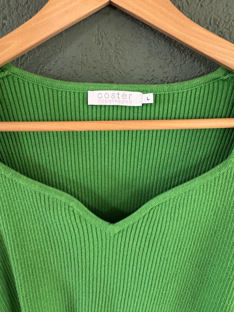 T-shirt: COSTER COPENHAGEN / Tshirt vert vif – Usato da St-Prex venduto da DealsByMom 1