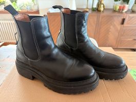 Schwarze Chelsea Boots Gr. 38, fällt eher Gr. 37 aus