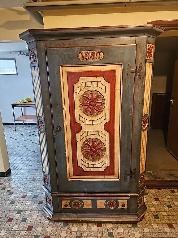 Armadi: Armoire ancienne  bois décoré – Usato da Echarlens venduto da biker333
