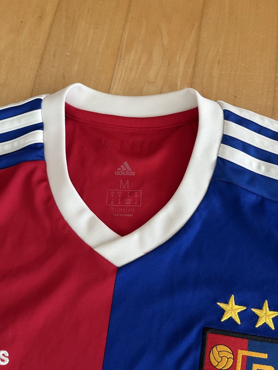 FC Basel Canottiere & Pantaloni: FC Basel Trikot Adidas Grösse M  – Usato da Allschwil venduto da Manolictus 2