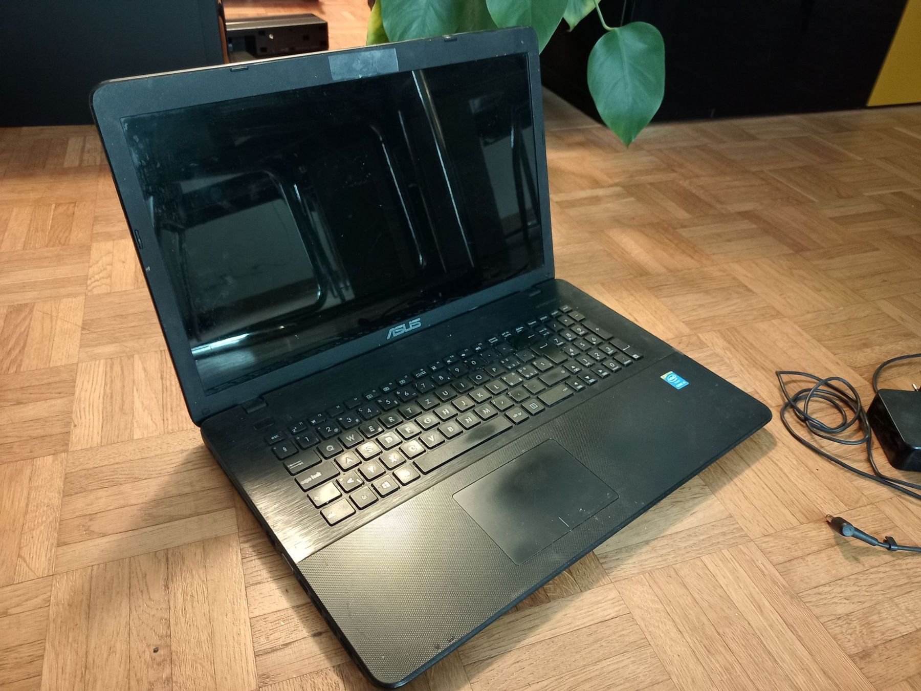 Altro per computer & reti: Mystery Paket Peripherie, Kabel, – Difettoso da Buchs AG venduto da SellAndBuyX 1