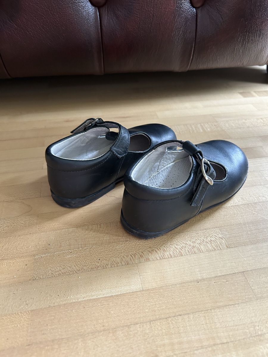 Scarpe per ragazze: Super Cute navy Leather Mary Janes - Size 24 – Usato da Maur venduto da SaraYannick 1