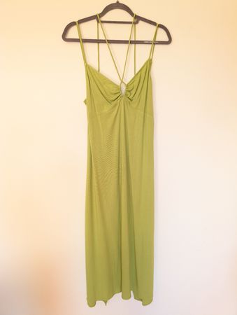 Grünes Sommerkleid von H&M mit Steinanhänger, Grösse M