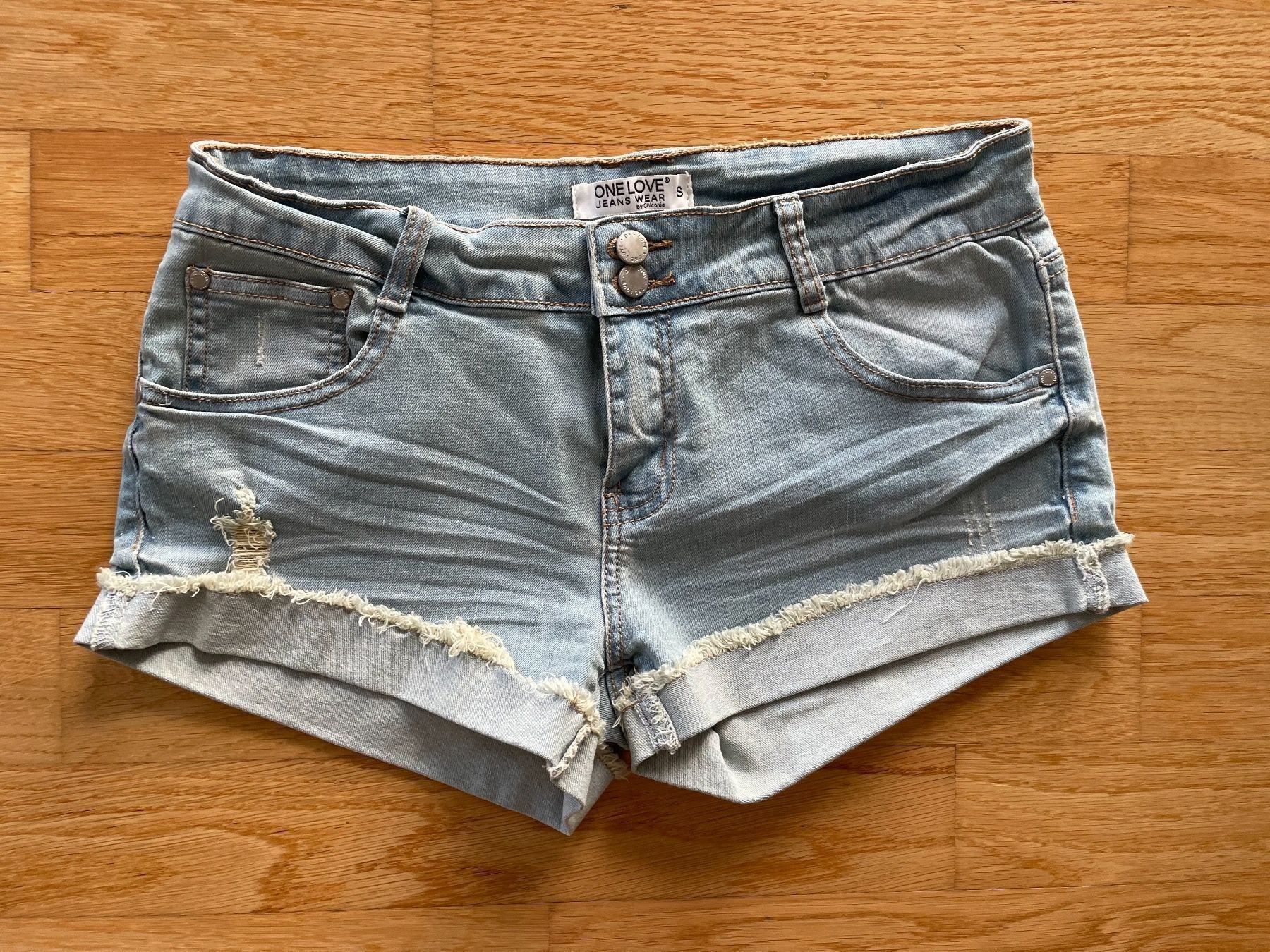 Jeans: Jeans Shorts Gr. S – Usato da Möhlin venduto da Halylea