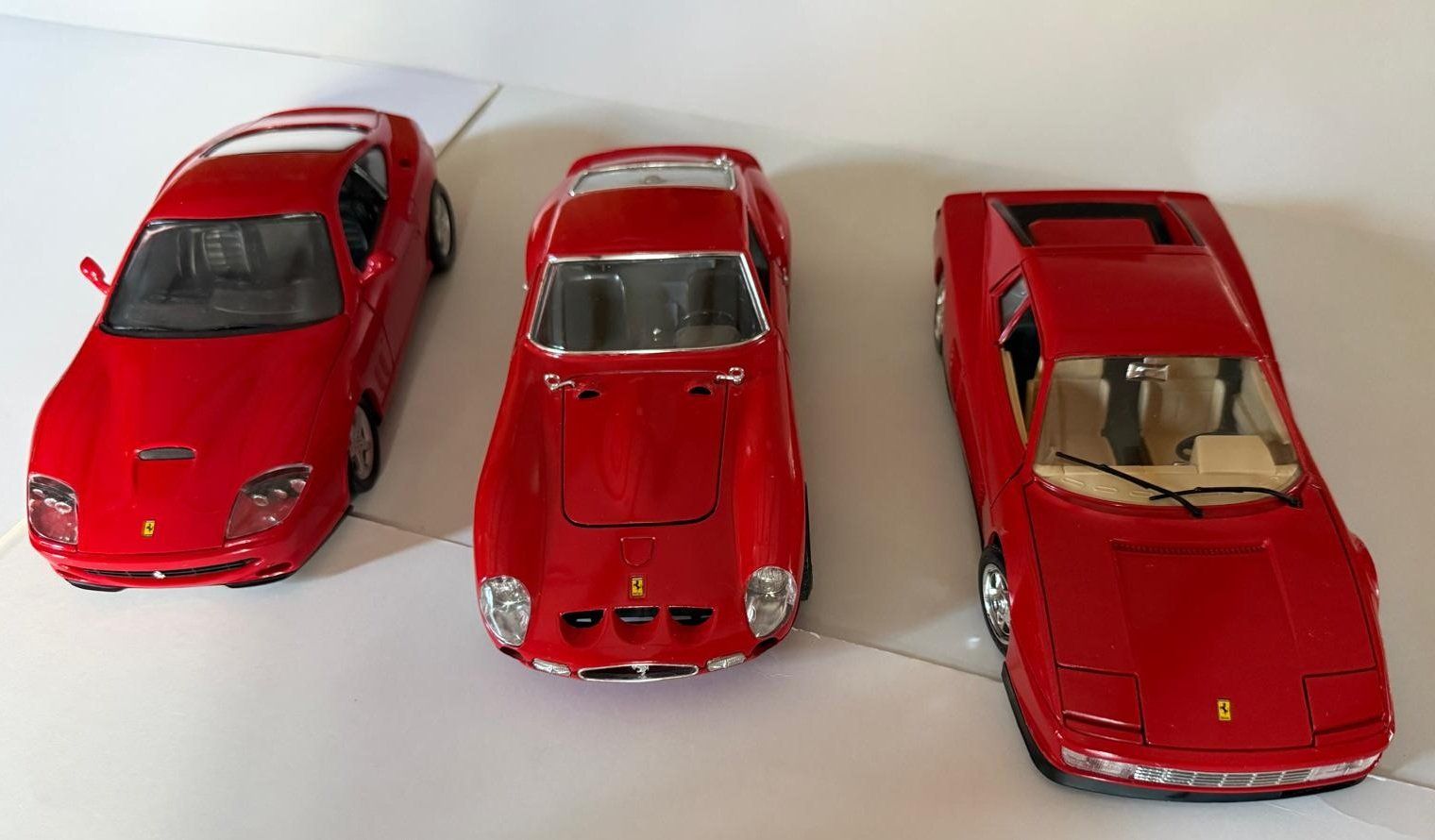 Ferrari Modellini d'auto: 3x Ferrari 1:18 / Sammlermodelle – Usato da Schwyz venduto da Aasterix