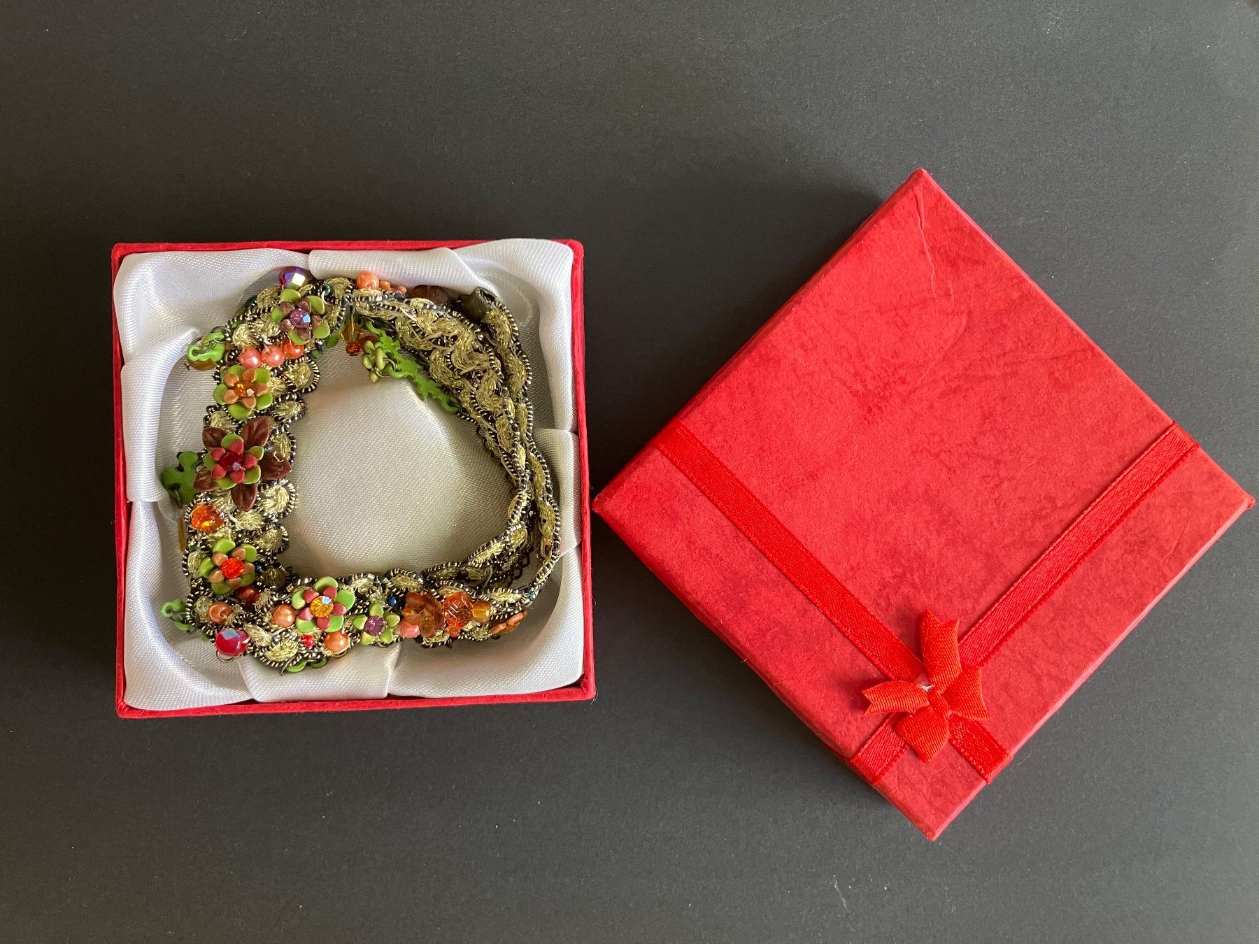 Catenine: Chocker Halskette mit Blumen und Perlen – Usato da Meilen venduto da ChristineL01 1