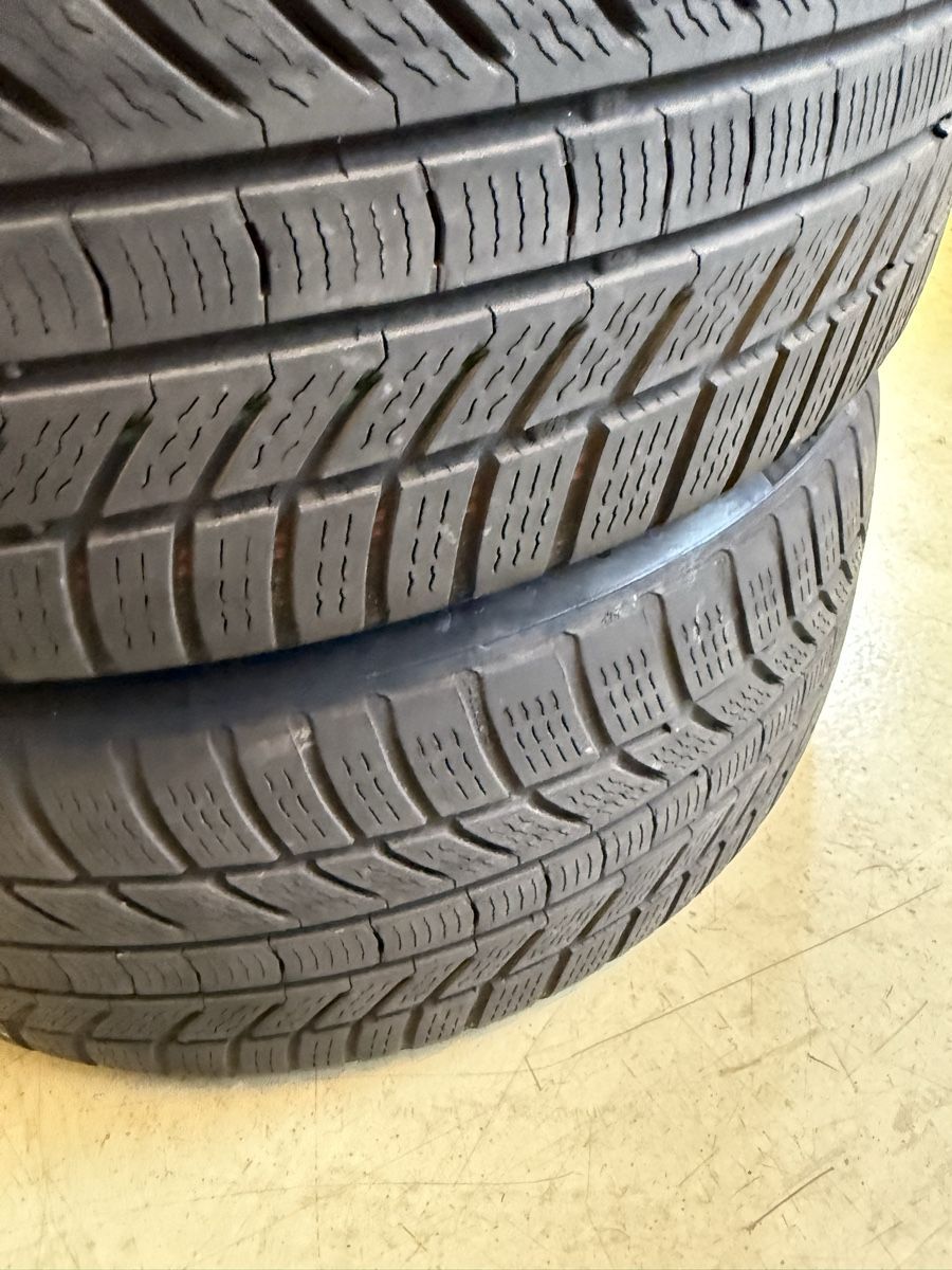 Pneus & Kompletträder: Winterreifen 225/40 r18 – Gebraucht aus Dürnten von Tritoi 3