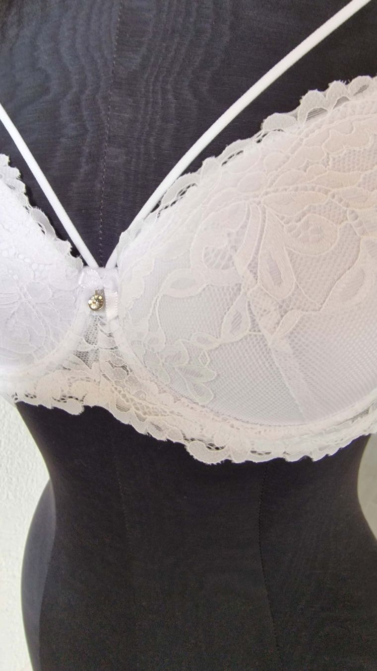 Sonstige Unterwäsche: Spitzen-BH mit Strass-Element NEU – Neu und originalverpackt aus Wil  AG von Kfloh 1