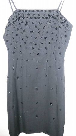 Abendkleid mit Perlen bestickt