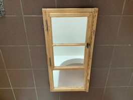 Spiegel mit Holzrahmen