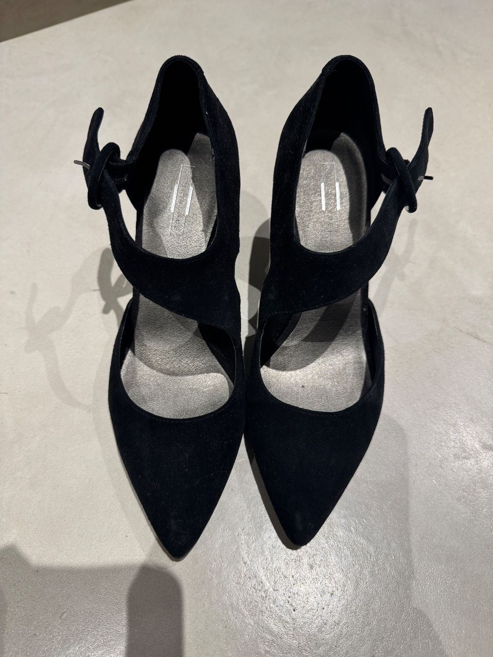 Damenschuhe: Escarpins noirs en daim – Gebraucht aus giffers von sev_c9x9 2