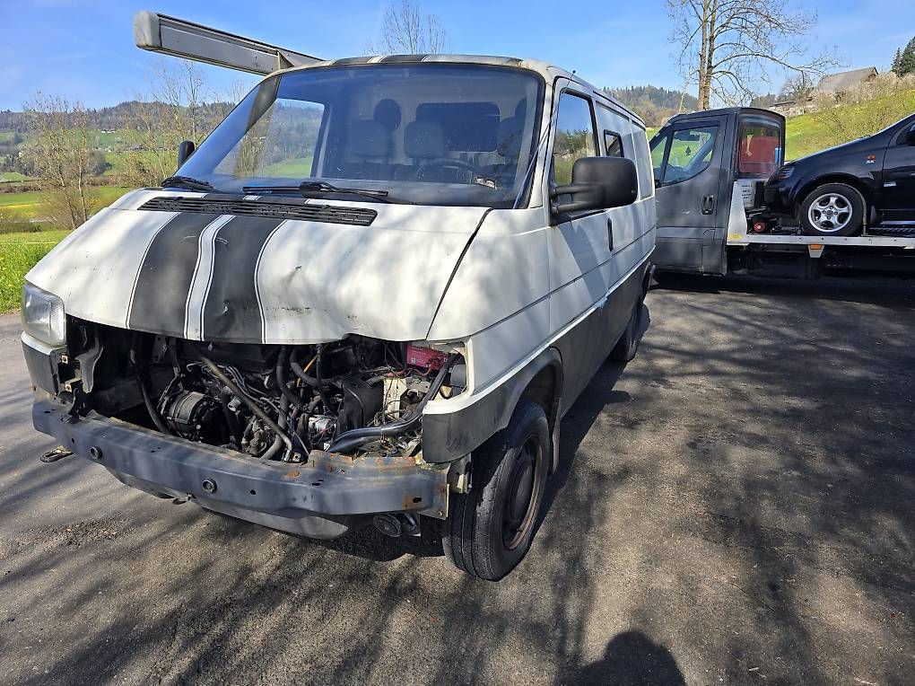 Tutti pezzi di ricambio auto: VW T4 Ersatzteile  – Usato da Udligenswil venduto da Sch2s 2