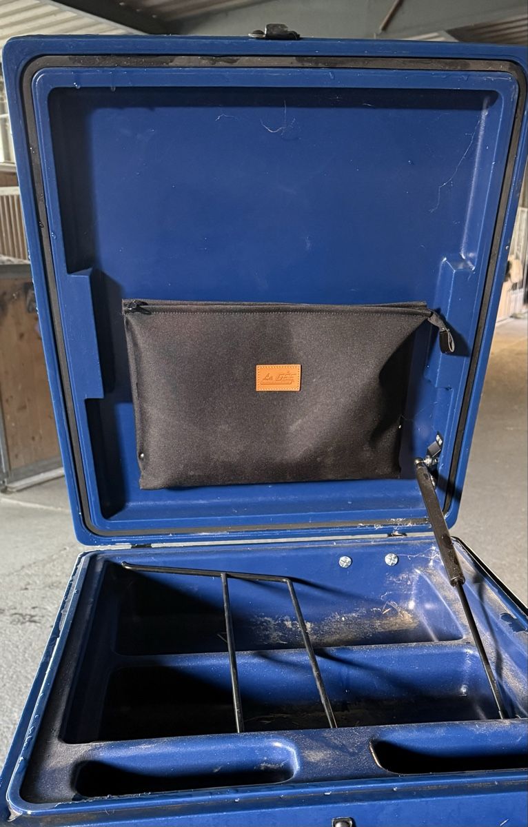 Armadi: Mobiler Sattel- und Putzschrank – Usato da Maienfeld venduto da maj_5wqd 1