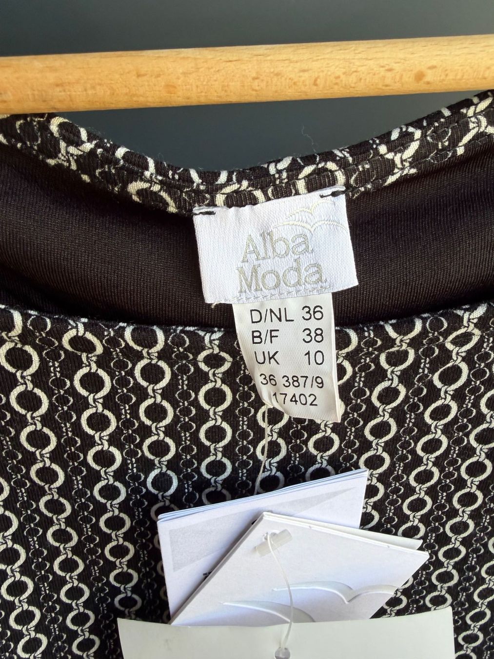 Alba Moda Vestiti: Alba Moda Kleid schwarz-weiss Gr. 36 neu – Nuovo e nell'imballaggio originale da Muttenz venduto da flowers04 2