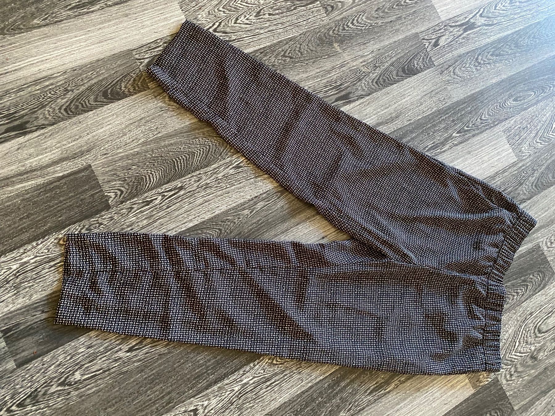 H&M Pantaloni: H&M Freizeit - Hose schwarz-gemustert Grösse 38 – Usato da Allenwinden venduto da Obalu 1