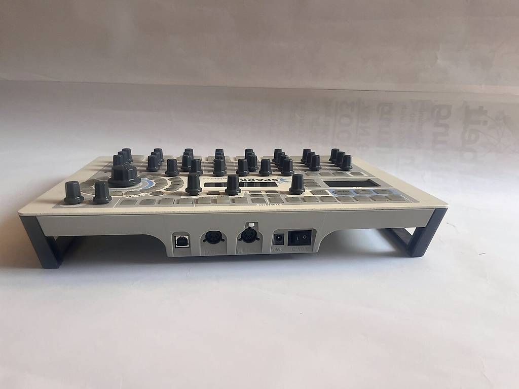 Instruments de musique: Arturia Spark Creative Drum Machine (Controller) – D'occasion à Zürich par Madshock 3