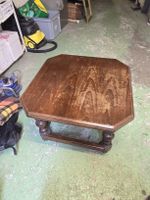 Couchtisch Holz achteckig mit gedrechselten Beinen 