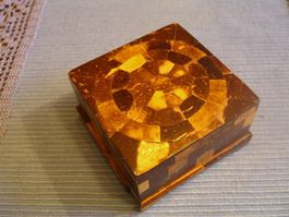 antike Schatulle, Holz, Ummantelung etwas wie Bakelit