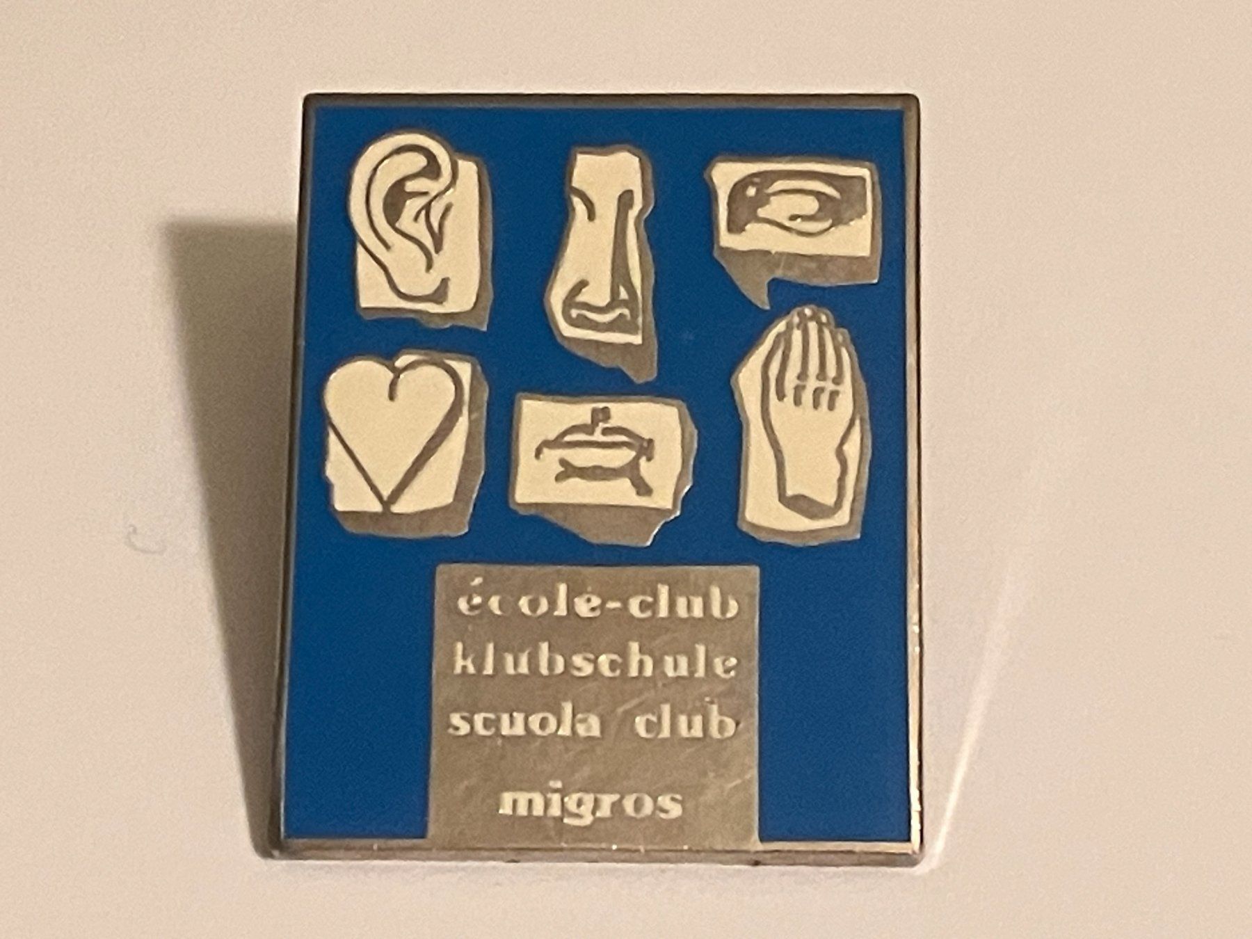 Placchette & Badge: 1 Pin Klubschule Migros – Usato da Basel venduto da djwwpp