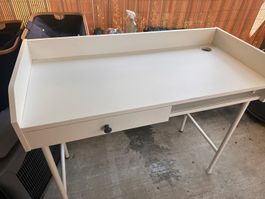 Schreibtisch / Büro tisch