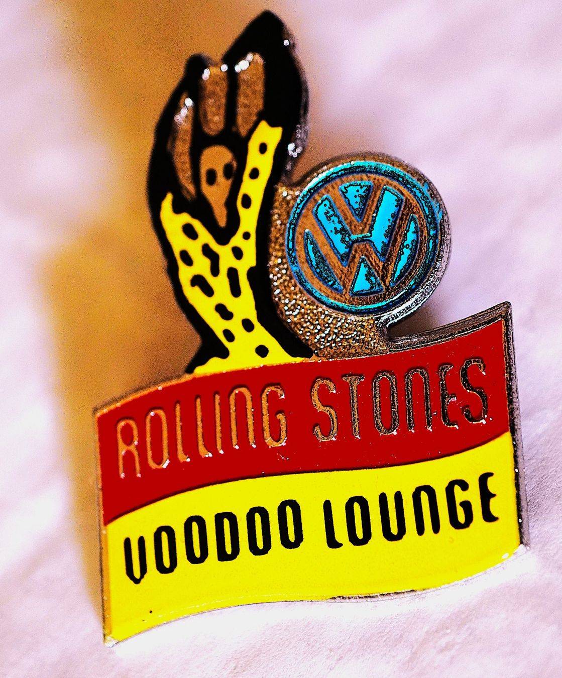 Placchette & Badge: Pin Rolling Stones voodoo Lounge VW – Usato da Worb venduto da worb01
