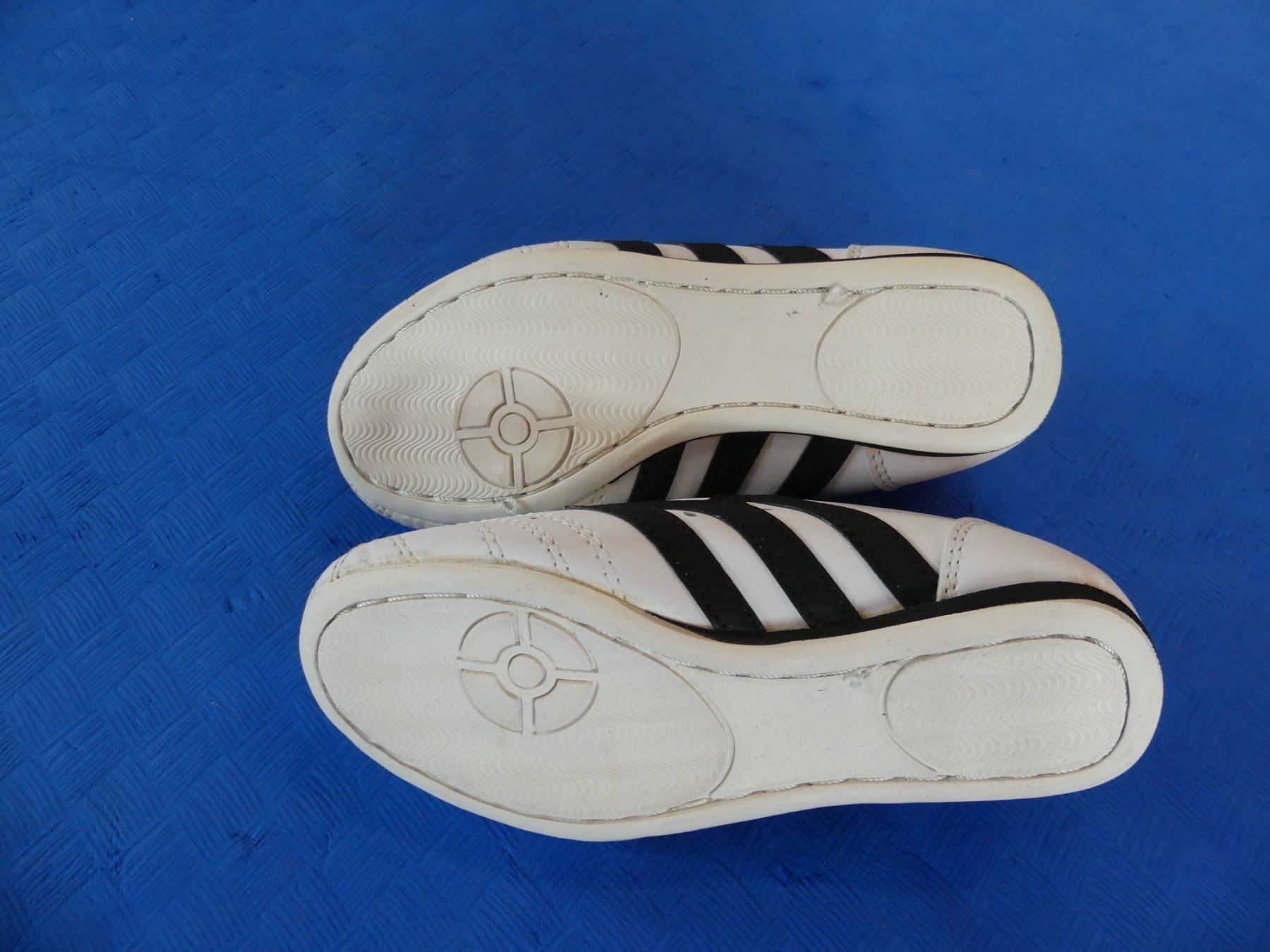 Scarpe per ragazzi: Moosoolsa Indoorschuh Gr. 180 / 29 – Nuovo (secondo la descrizione) da Wald ZH venduto da MartialArts 1