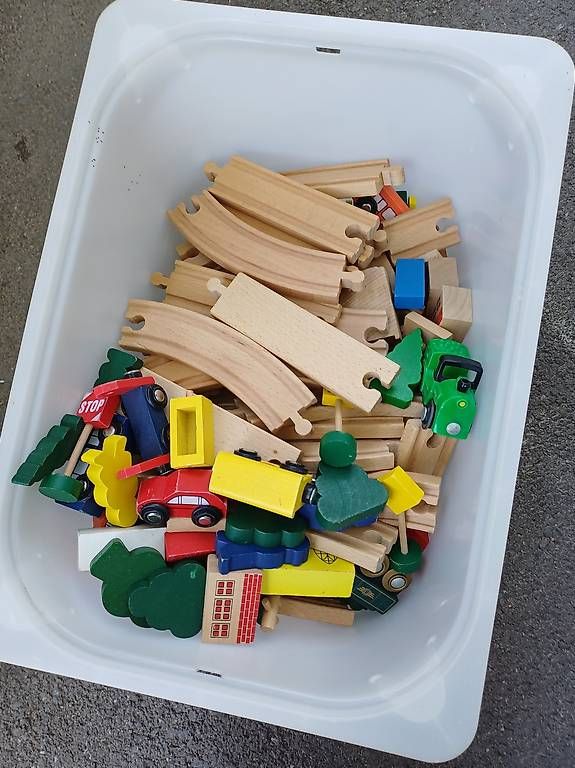 Spielzeuge: Brio Holzeisenbahn – Gebraucht aus Bolligen von cot_877z