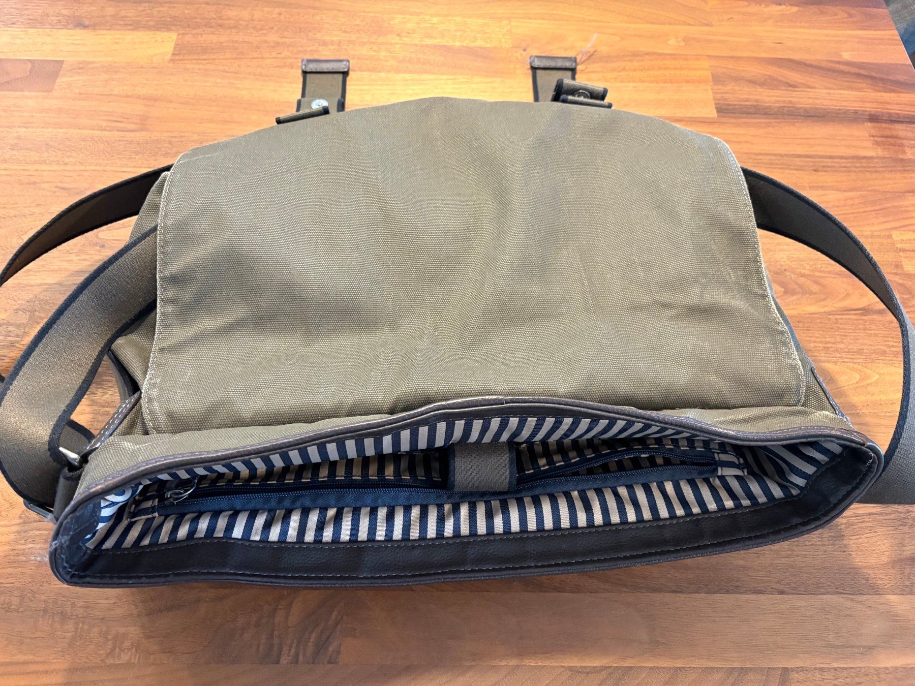 Lacoste Sacs: Lacoste Umhängetasche – D'occasion à Lachen SZ par dreanliner 4