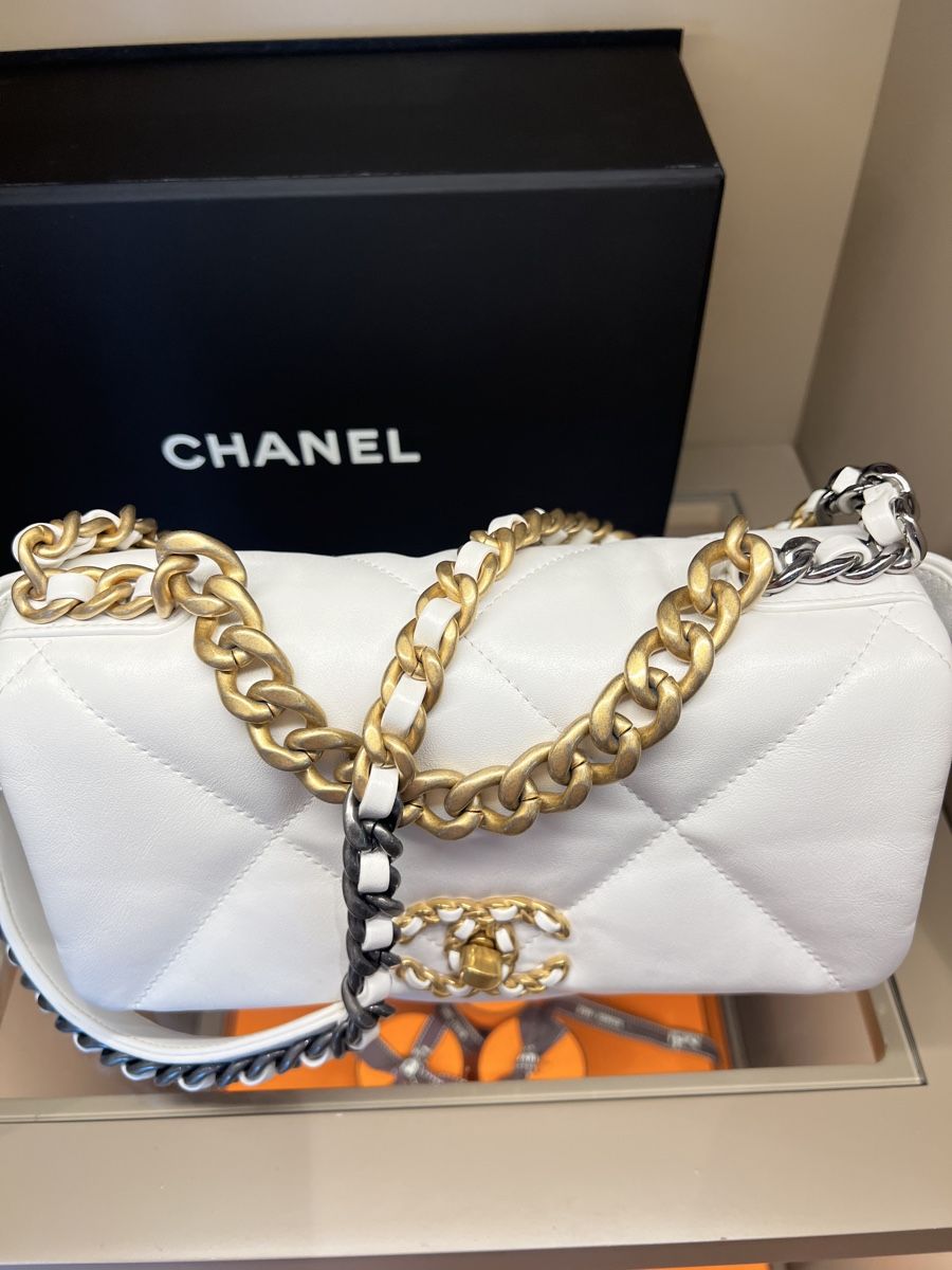 Borse da donna: Chanel 19 – Nuovo e nell'imballaggio originale da Zürich venduto da christina100 3