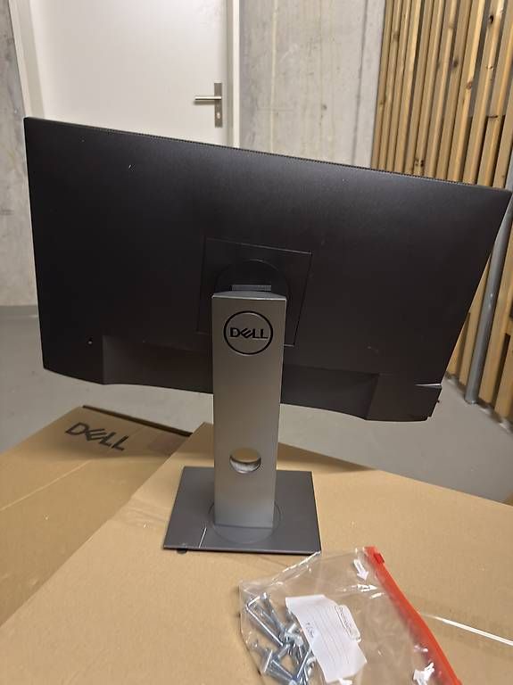 Monitore: Dell Professional P2419H Monitor 24" – Gebraucht aus Basel von bln_p758 1