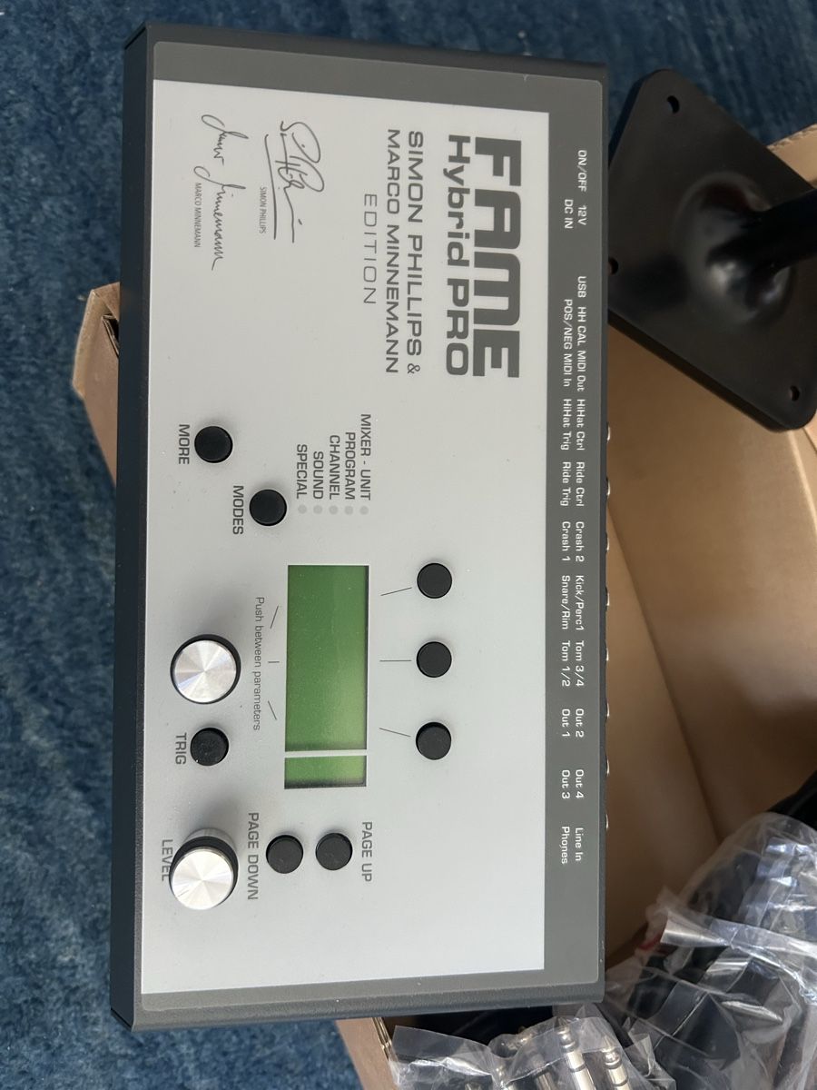 Strumenti musicali: Drum Soundmodul Fame mit Kabelbaum – Usato da Basel venduto da Lyonness