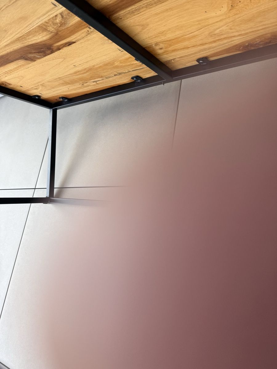 Tavoli: Couchtisch mit Holzplatte und Metallgestell – Usato da Jona venduto da martinkoller 4